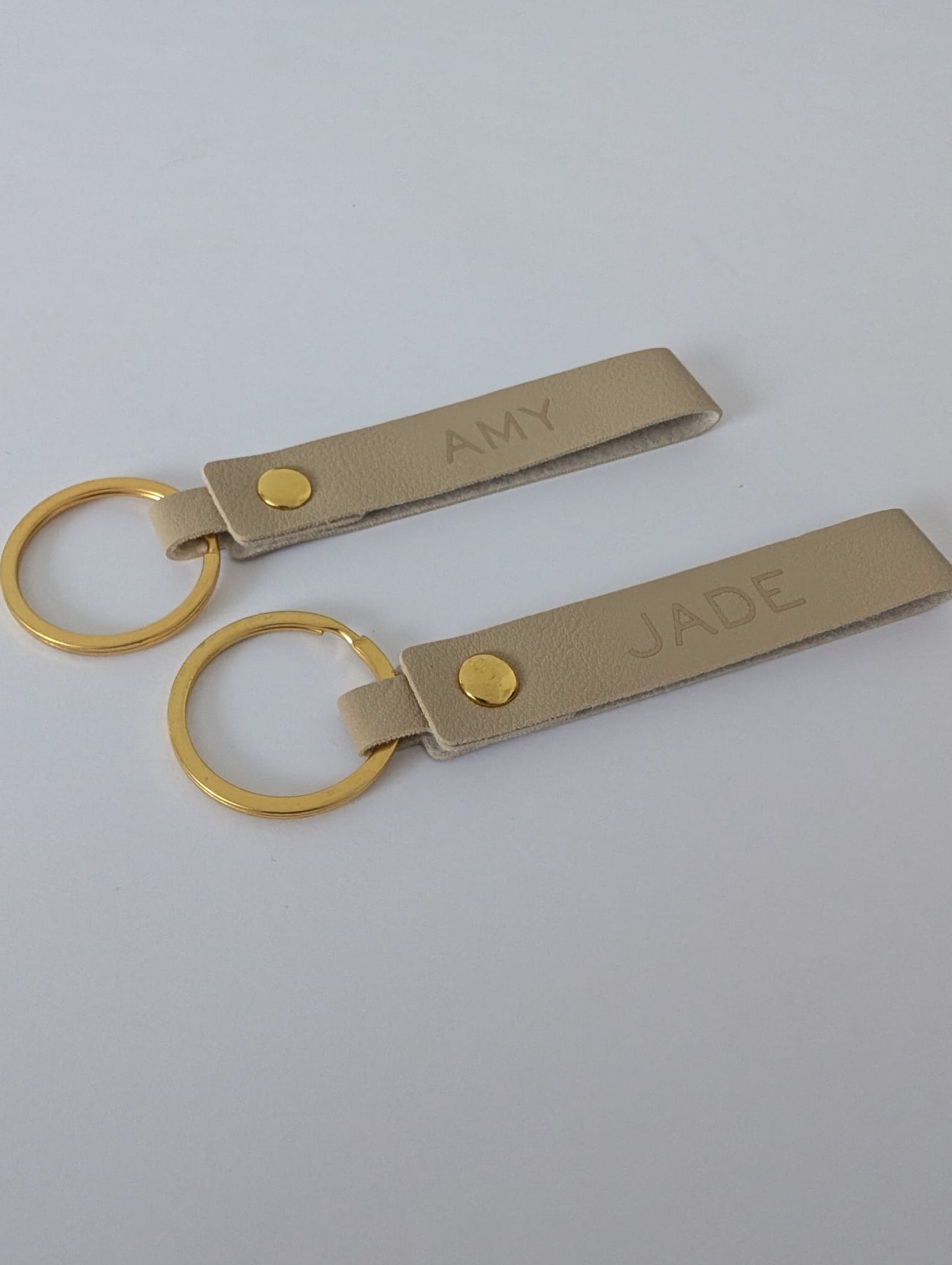 Name keyring in black and gold.